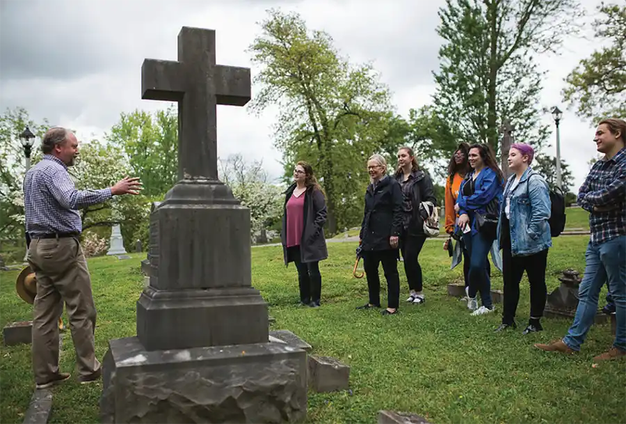 Jack Neely gives a walking tour of the Old Grey Cemetery